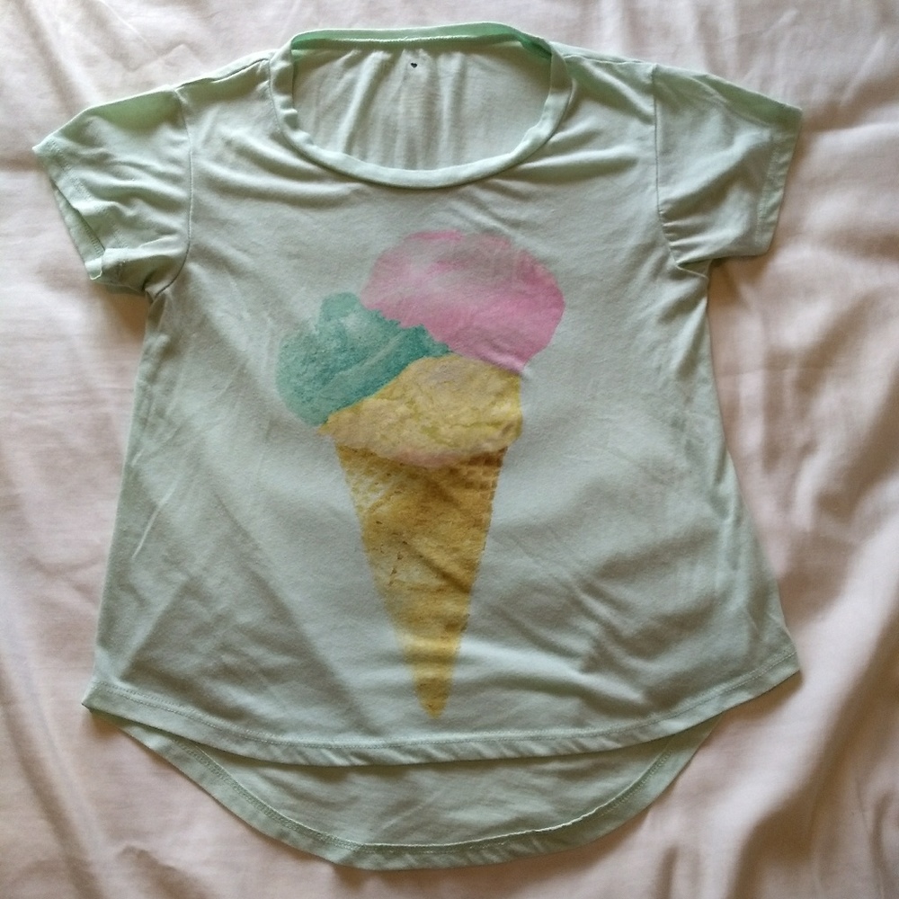 Oversized pastel icea cream shirt.
